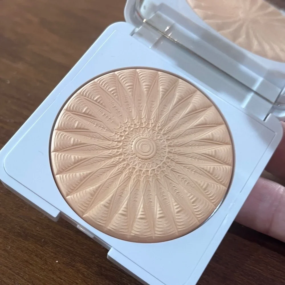Chantecaille Flower Power Perfect Blur Finishing Powder Light/Medium 8g New Box